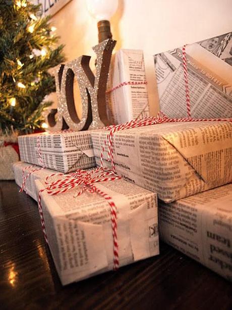 envolver con papel de periódico – gift wrapping with newspaper