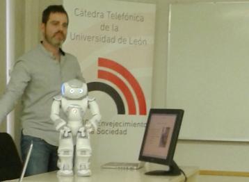 El robot que hace menos agresivos a los enfermos de Alzheimer