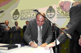 Manzur tomo juramento a los funcionarios de su gabinete