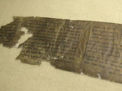 Exponen pergamino de los Diez Mandamientos