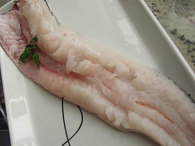 MERLUZA EN SALSA DE PUERROS AL AZAFRÁN