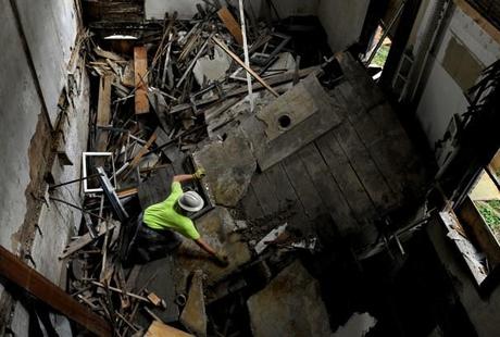 ¡Con la de casas vacías que hay en la ciudad!