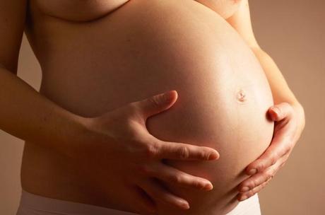 Combatir las estrías en los senos durante el embarazo