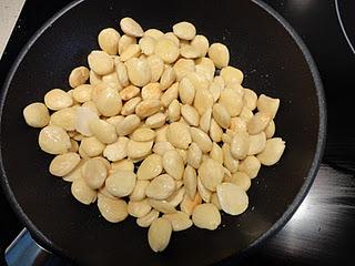 Turrón de chocolate con almendras