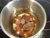 Turrón de chocolate con almendras