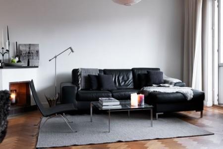 52m² de estilo nórdico en masculino suelo de parquet espigado sofá de cuero negro silla eames blanco Poul Kjærholm PK 22 de Poul Kjaerholm para Fritz Hansen piel cordero decoración mesa de cristal y metal estilo nórdico estilo escandinavo estilo decoración masculino diseño nórdico decoración sueca decoración nórdica decoración espacios pequeños decoración en blanco negro y gris decoración con flexos