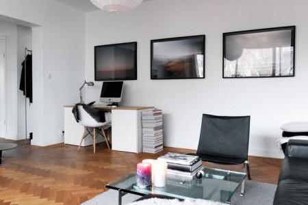 52m² de estilo nórdico en masculino suelo de parquet espigado sofá de cuero negro silla eames blanco Poul Kjærholm PK 22 de Poul Kjaerholm para Fritz Hansen piel cordero decoración mesa de cristal y metal estilo nórdico estilo escandinavo estilo decoración masculino diseño nórdico decoración sueca decoración nórdica decoración espacios pequeños decoración en blanco negro y gris decoración con flexos