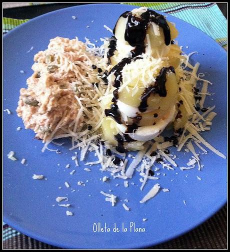 MONTAÑAS DE PATATA Y HUEVO CON ENSALADA DE ATÚN