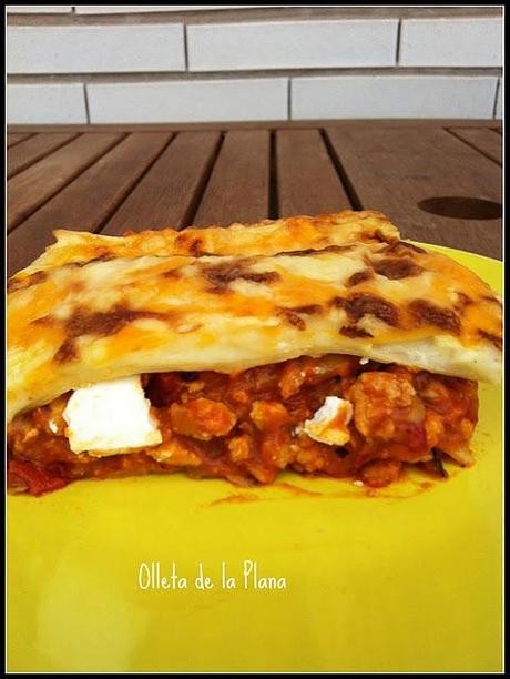 LASAGNA DE POLLO, SETAS Y QUESO DE CABRA