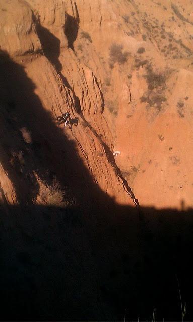 RESCATE AL LIMITE EN UN BARRANCO, GALGA LANZADA AL VACIO.