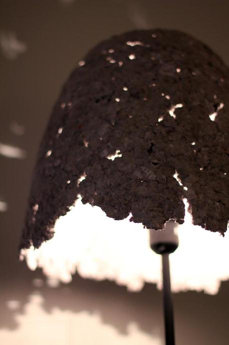 Cómo se hace una lámpara con papel de revista