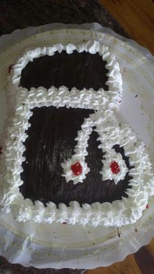 Tarta bota de chocolate, nata y cabello de angel, y concurso tipico de navidad Tarta bota de chocolate, nata y cabello de angel, y concurso tipico de navidad