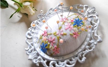 REGALOS ECONÓMICOS: UN ALFILETERO VINTAGE