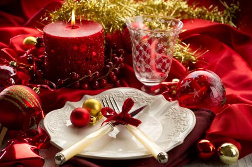mesa navidad nochebuena decoracion ideas lazos cubiertos platos