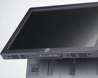 Puntos de venta de productos de belleza ganan la confianza de sus clientes con el 15D1 All in One de Elo TouchSystems