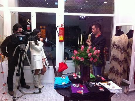 Alfredo y Alex atienden a los medios