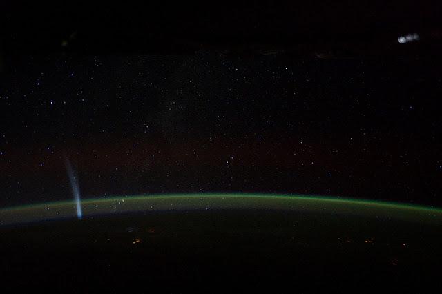 El cometa Lovejoy visto desde la ISS.