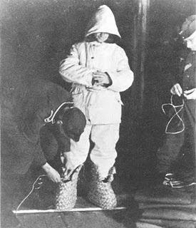 Ropa de invierno para las tropas alemanas como regalo de Navidad – 23/12/1941.