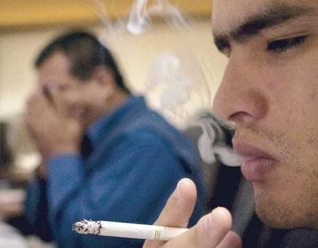 ¿De qué manera fumar causa cáncer de pulmón?