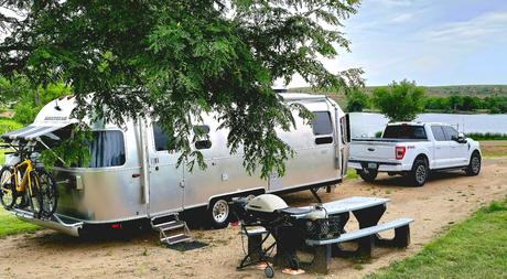 Futuro Retro: Un Baile Temporal entre lo Clásico y lo Moderno 72