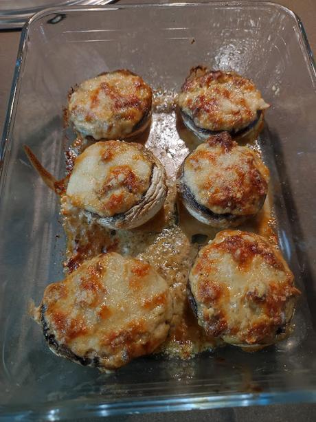 CHAMPIÑONES RELLENOS DE GORGONZOLA Y NUECES