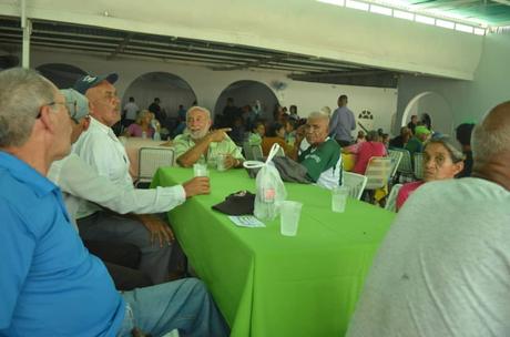 Carlos Dordelly: La verdadera revolución y diálogo se hacen en las comunidades llevando solución y alegría a nuestra gente Carlos Dordelly: La verdadera revolución y diálogo se hacen en las comunidades llevando solución y alegría a nuestra gente