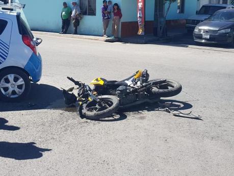 Accidente en Av Constitución Deja Dos Heridos