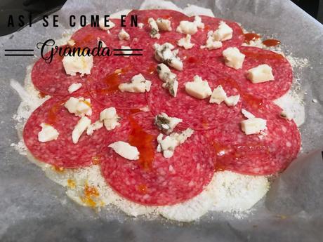 Pizza de Calabacín, Salami y Gorgonzola