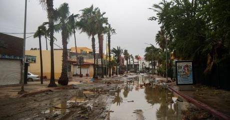Tormenta Tropical Norma toca tierra en Sinaloa y provoca suspensión de clases y cierre de aeropuertos