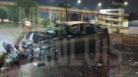 Vehículo abandonado en Carretera 57 tras accidente