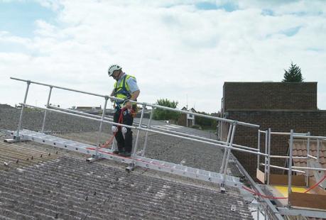 Kee Safety denuncia: la mayor parte de caídas en altura desde cubiertas frágiles son fácilmente evitables Kee Safety denuncia: la mayor parte de caídas en altura desde cubiertas frágiles son fácilmente evitables