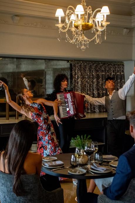 UMusic Hotel Madrid levanta el telón de Teatrera, un dinner show inspirado en el Teatro Albéniz