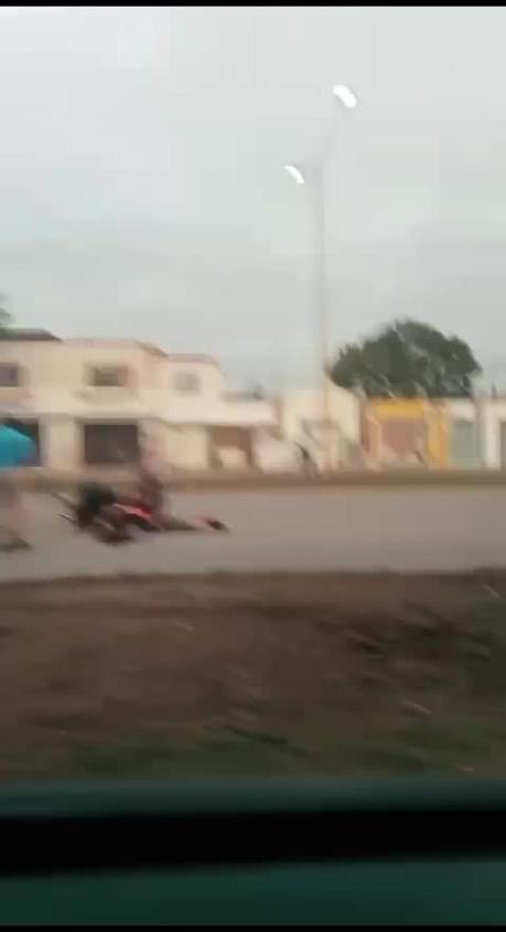 (video) Ciclista atropellado por patrulla de la Guardia Civil Estatal en avenida 20 de Noviembre