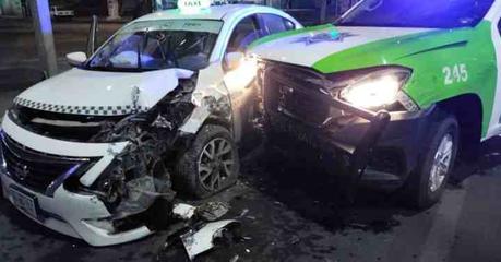 Choque entre patrulla y taxi paraliza Acceso Norte en Soledad de Graciano Sánchez