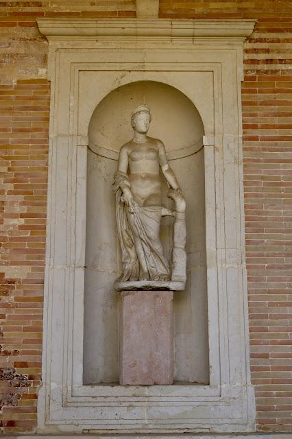 La Casa de Pilatos (29): La Logia de Caballerizas, en el Jardín grande.