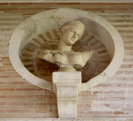 La Casa de Pilatos (29): La Logia de Caballerizas, en el Jardín grande.