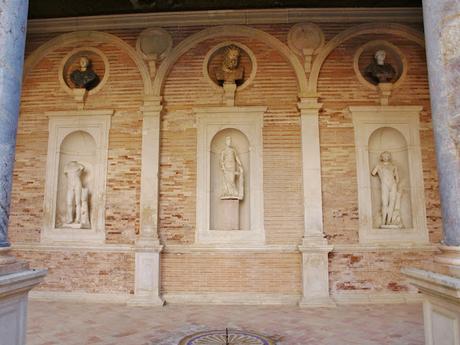 La Casa de Pilatos (29): La Logia de Caballerizas, en el Jardín grande.