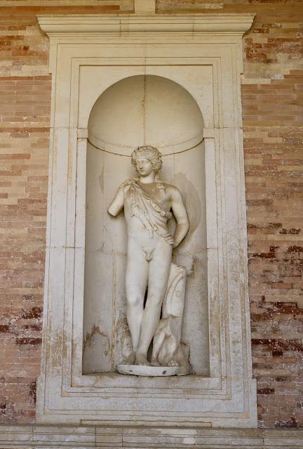 La Casa de Pilatos (29): La Logia de Caballerizas, en el Jardín grande.