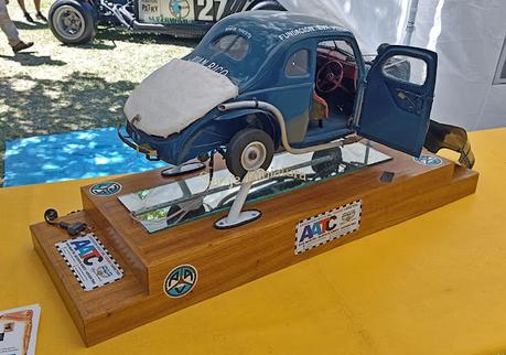 Réplica a escala de la cupé de Juan Gálvez en AutoClásica 2023 Réplica a escala de la cupé de Juan Gálvez en AutoClásica 2023