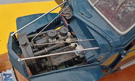 Réplica a escala de la cupé de Juan Gálvez en AutoClásica 2023 Réplica a escala de la cupé de Juan Gálvez en AutoClásica 2023