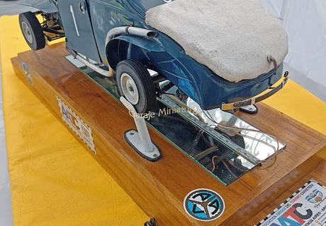 Réplica a escala de la cupé de Juan Gálvez en AutoClásica 2023 Réplica a escala de la cupé de Juan Gálvez en AutoClásica 2023