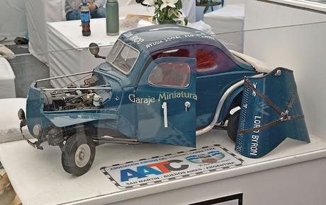 Réplica a escala de la cupé de Juan Gálvez en AutoClásica 2023 Réplica a escala de la cupé de Juan Gálvez en AutoClásica 2023