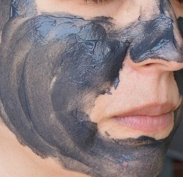 “Charcoal Superfood Mattifying Face Mask” de DR.BOTANICALS