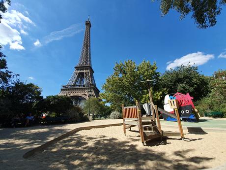 Parque infantil donde recargaron pilas mis hijos a los pies de la Torre Eiffel