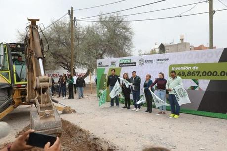 Ricardo Gallardo inicia la pavimentación de la calle Las Flores