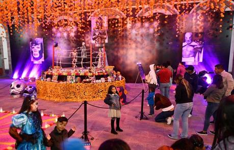 Altar de Muertos en Palacio de Gobierno rinde homenaje a los ídolos de la lucha libre mexicana