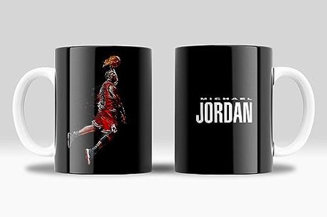 El Mejor 10 michael jordan de 2024: La Elección de los Especialistas newseny Taza NBA de Michael Jordan Colección en Blanco y Negro con tonos rojos - Regalo para fans de M.Jordan NBA | Cerámica 355ml (Michael Jordan Taza)