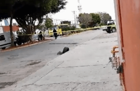 Balean hombre en Hogares Ferrocarrileros en Soledad de Graciano Sánchez
