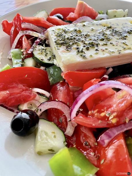 Horiatiki, la receta auténtica de la ensalada griega por excelencia