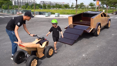 Padre crea dos coches de conducir para niños replicas de Tesla hechos con madera
